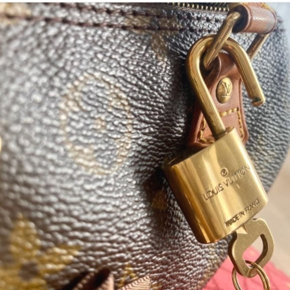 LV Padlock & Key no. 312 ~ Generic chain included - Picture 1 of 11